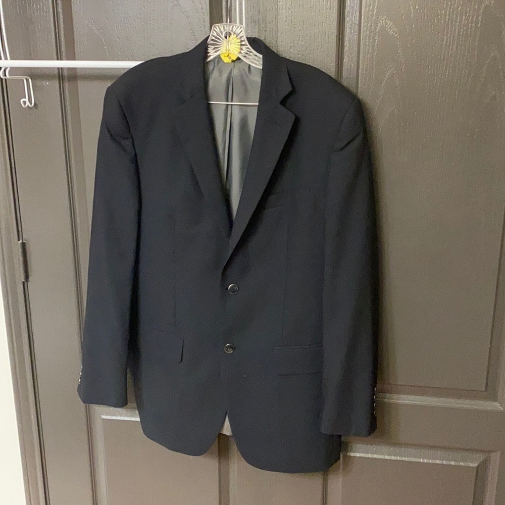 Men’s dark navy blazer